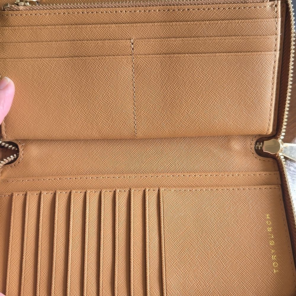 Tory Burch Emerson Wallet Continental - Picture 9 of 11